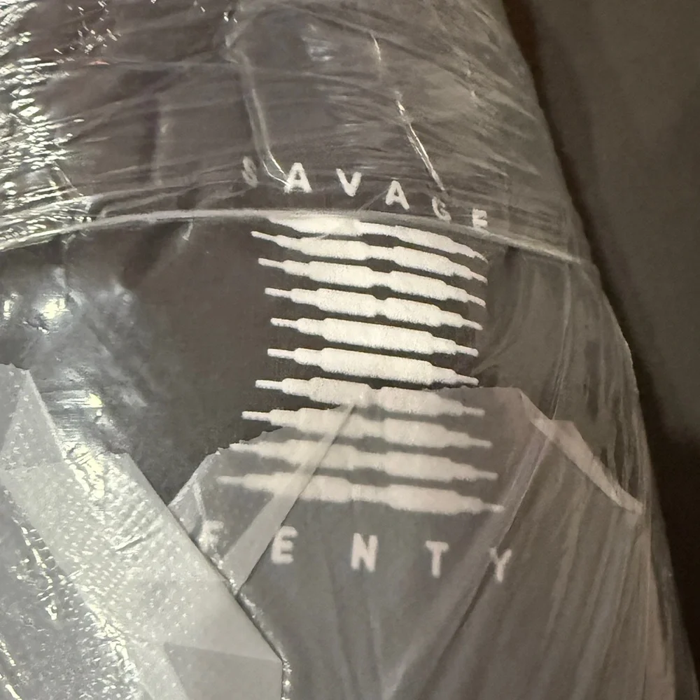 SAVAGE X FENTY HOODED ROBE. LINGERIE BY RIHANNA. Forged Iron. Size XS/S & M/L!! - Picture 4 of 11